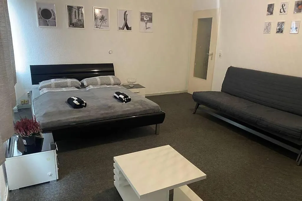 Ein helles und geräumiges Zimmer am Bremer Hauptbahnhof.