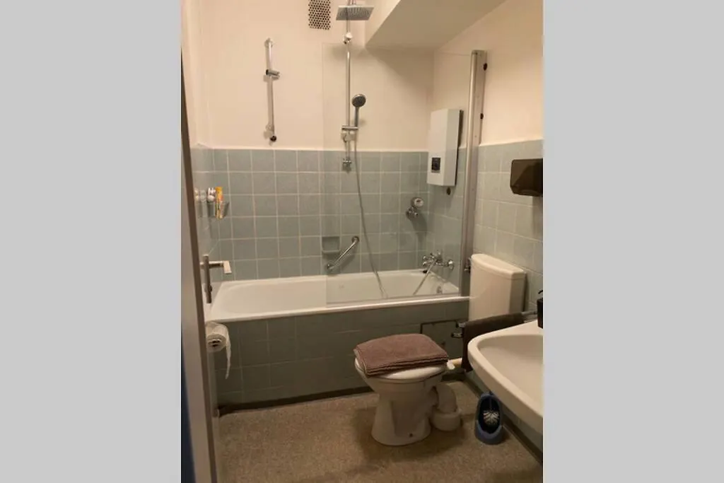 Ein helles und geräumiges Zimmer am Bremer Hauptbahnhof. 0*, BRE