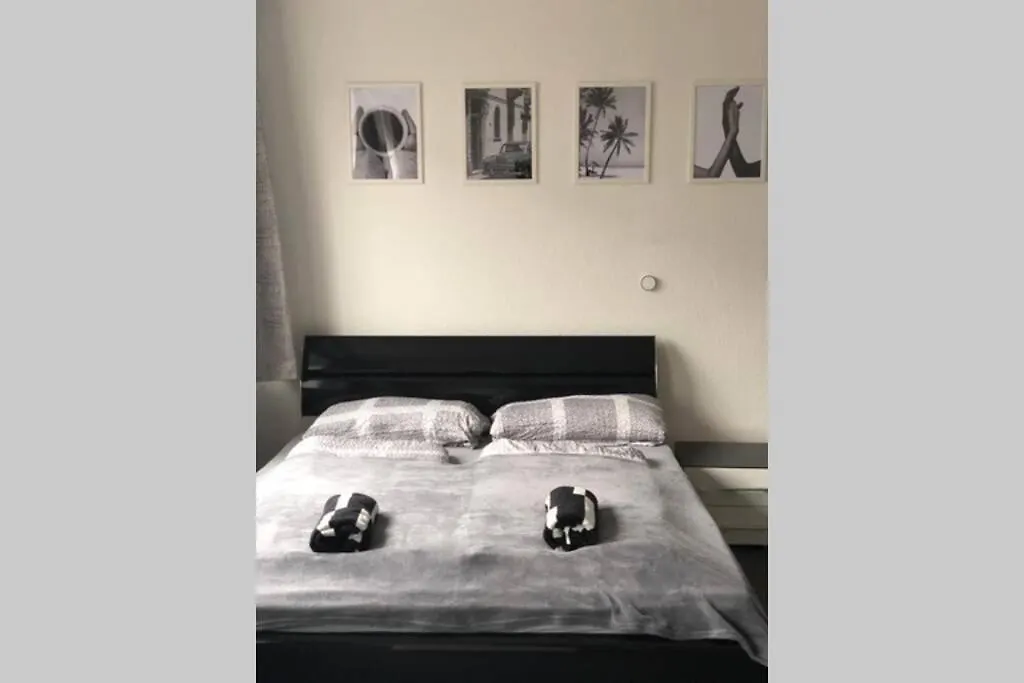 Ein helles und geräumiges Zimmer am Bremer Hauptbahnhof. BRE